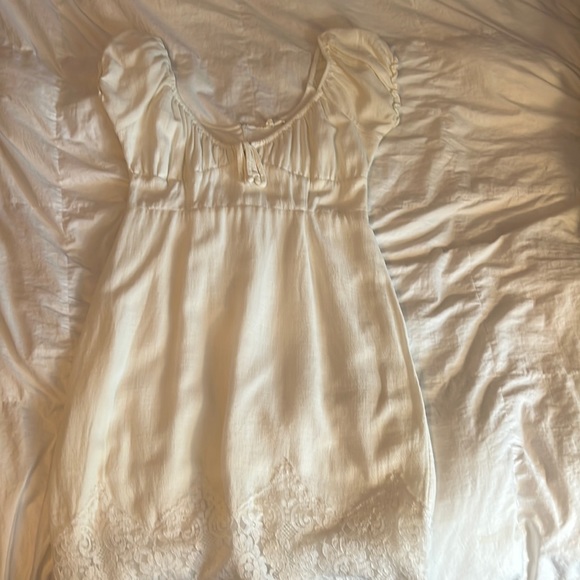 Woman’s white mini dress - Picture 1 of 1